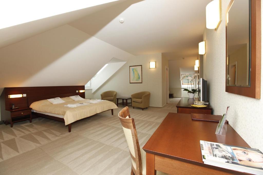 Hotel Sandor Pavillon Piest'any Chambre photo