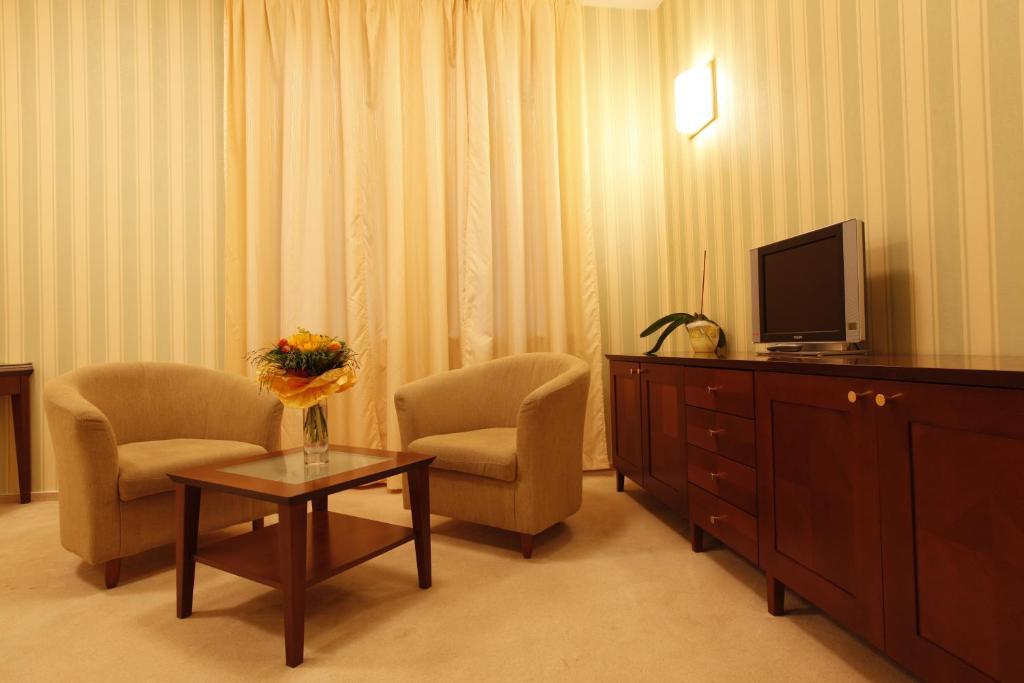 Hotel Sandor Pavillon Piest'any Chambre photo